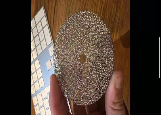 Przemysłowy filtr z siatki drukowanej z okrągłym otworem 2*2 mm i próbką